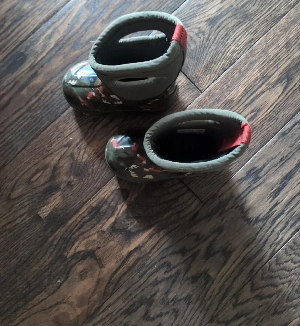 BOGS Kids Olive Green Camo Rain Boots with Handle